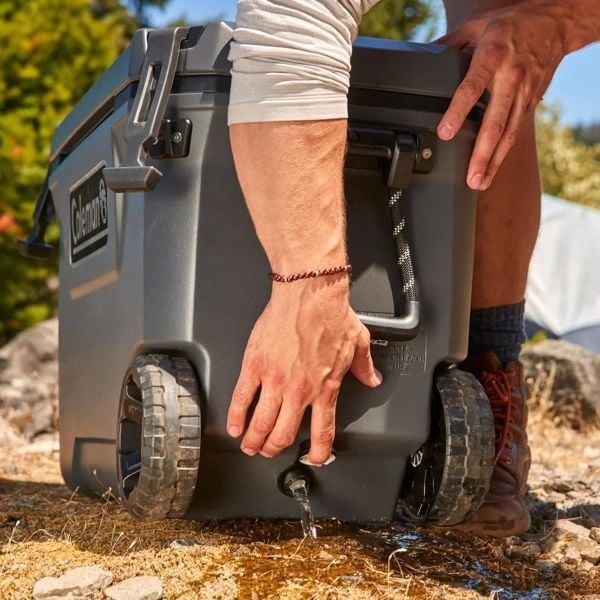 Coleman Convoy Wheeled Tekerlekli Soğutucu Buzluk 65 QT 61.5 Lt