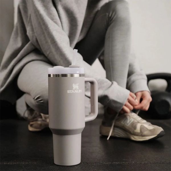 Stanley Quencher Pipetli Termos Bardak 1.18 Lt